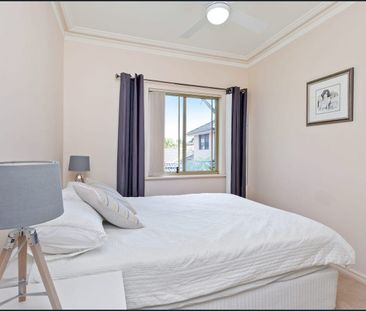 Stunning Townhouse! - Photo 4