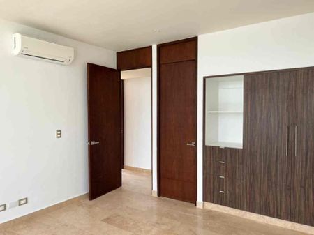 Departamento de 3 recamaras, sin amueblar, con amenidades. - Foto 3