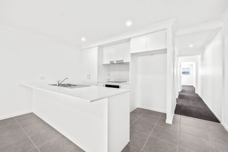 Brand New Contemporary Home at Premium Location&excl; - Photo 4