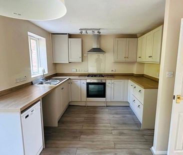 3 bedroom semi-detached house to rent - Photo 5