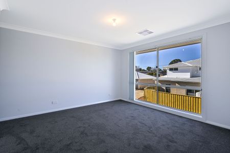Three Bedroom Townhouse In Tahmoor - Photo 3