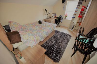 2 bedroom Flat in Otley Road, Leeds - Photo 1