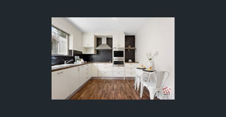 IMMACULATE & SPACIOUS! - Photo 3