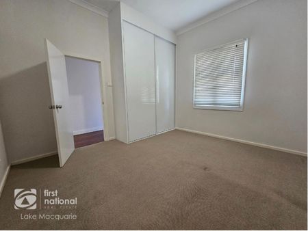 LIVE LIKE ROYALTY ON KING STREET - Photo 2