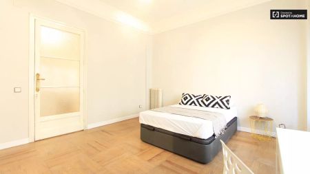 Room in a shared 13-bedroom apartment for rent in Trafalgar. - Foto 5
