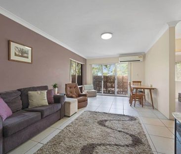 Freshly Painted 3 Bedroom Unit Located in An Ultra Convenient Spot - Photo 2