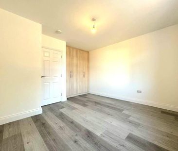 3 bedroom flat to rent - Photo 3