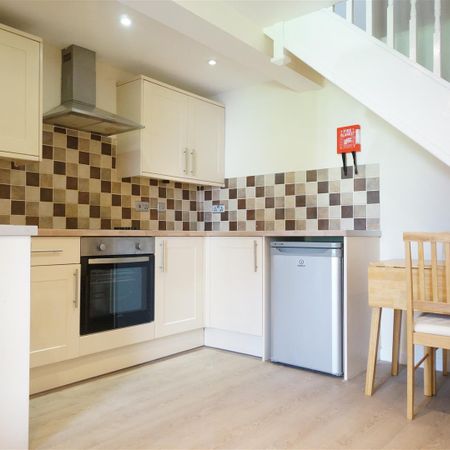 Flat 3 245 Caernarfon Road - Photo 3