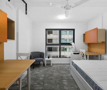 Stylish Studio Apartment in the Heart of Kangaroo Point - Photo 3