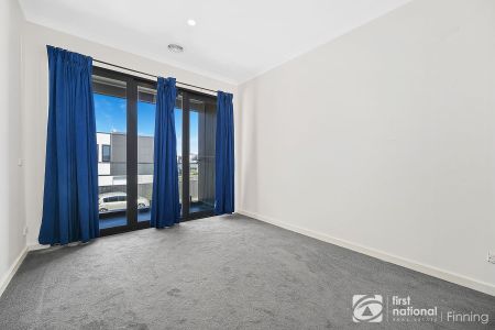 Spacious Home with Generous Backyard & Modern Comforts - Photo 5