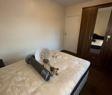 3 Bed Detached House, Addison Road, SE25 - Photo 3