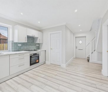 4 bedroom end of terrace house to rent - Photo 3