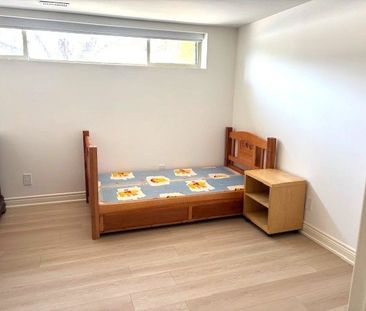 For Lease - 1 Ottawa Court, Aurora, Ontario - Photo 3