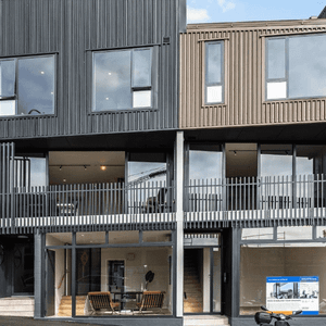 BOUTIQUE RESIDENTIAL TOWNHOUSE - ROOF TOP TERRACE + OFFICE - Photo 2