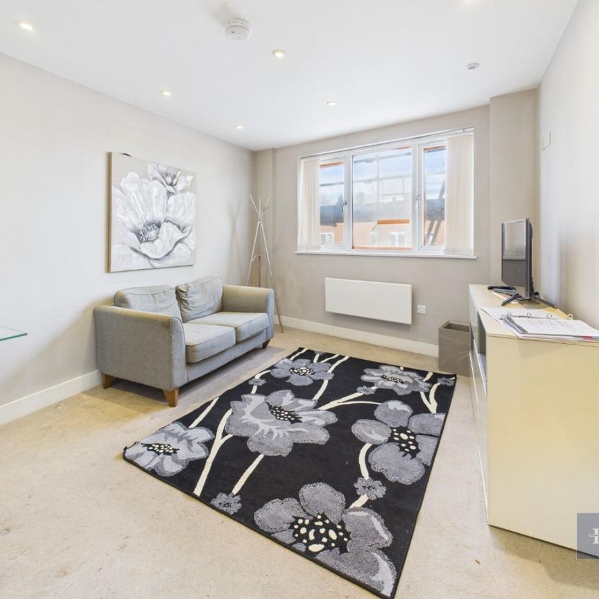 1 bedroom Flat To Let - Photo 1