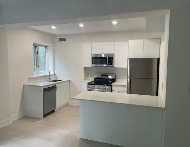 110 St. Clair Avenue W | 110 St. Clair Avenue West, Toronto - Photo 1