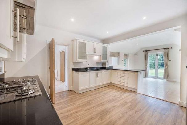 West Grove, Hersham, Walton-on-thames, Surrey, KT12 - Photo 1