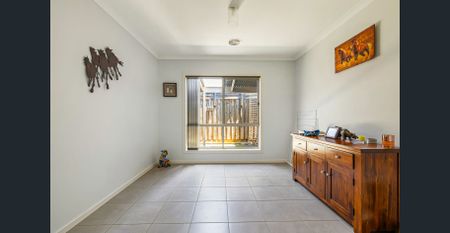 4 BEDROOM FAMILY HOME! - Photo 3