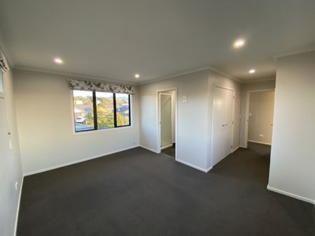 This immaculate three bedroom family home is located in the suburb of Flagstaff, just a short drive from a variety of local amenities. - Photo 5