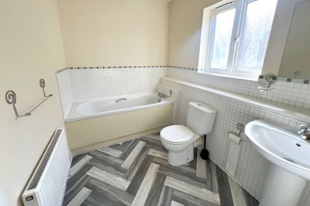 Bridge Wharf, Chertsey - 2 bedrooms Property for lettings - Seymours - Photo 2