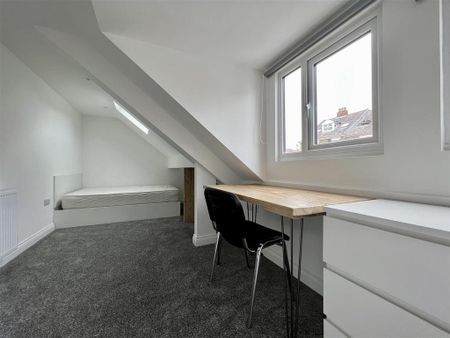 5 bedroom maisonette to rent - Photo 4
