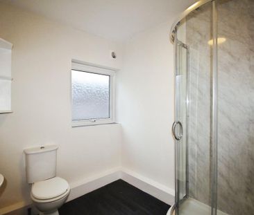 2 bedroom end of terrace house to rent - Photo 2