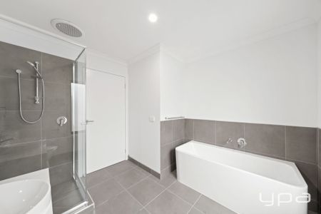Spacious Townhouse Living in Mickleham - Photo 3