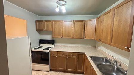 125 Wellington Street, Barrie - Photo 2