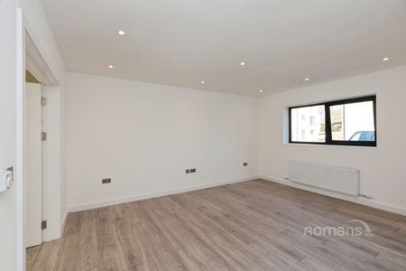4 bedroom townhouse to rent - Photo 2