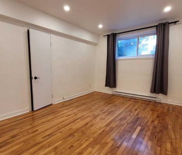 GRAND 3 1/2 - 3485 ELLENDALE - RECEMMENT RENOVE - Photo 2