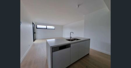 Stunning townhouse, 5/13 Arnold Grove, Doncaster, VIC 3108 - Photo 3