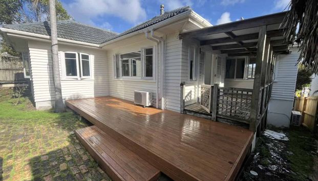 Charming 3 Bedrooms House in Albany - Photo 1