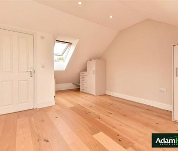 4 bedroom semi-detached house to rent - Photo 3