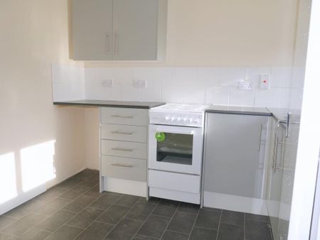 2 bedroom maisonette to rent - Photo 2