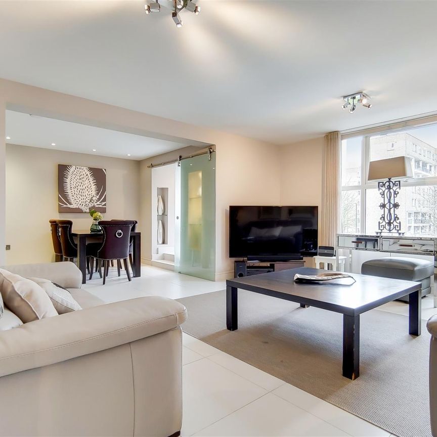 St Johns Wood Park, London, NW8 - Photo 1