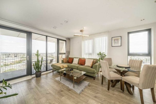 Lakeside Drive, London, NW10 - Photo 1