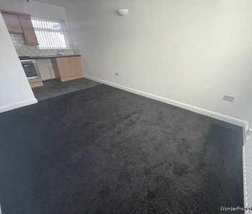 2 bedroom property to rent in Oldham - Photo 1
