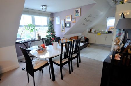 2 bedroom Apartment to rent - Photo 2