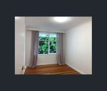 Just a stroll to Hadfield station!! - Photo 2