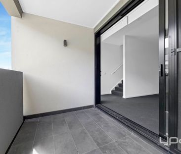 3 BEDROOM TOWNHOUSE! - Photo 1
