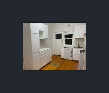 BEACHSIDE ART DECO GEM - GROUND FLOOR WITH COMMUNAL GARDEN! - Photo 6