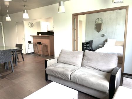 Location Appartement 4 pièces 110m² VILLENEUVE D ASCQ 59491 - Photo 2
