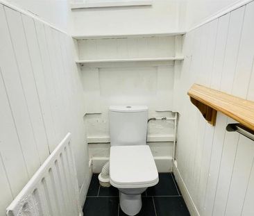 2 bedroom maisonette to rent - Photo 2