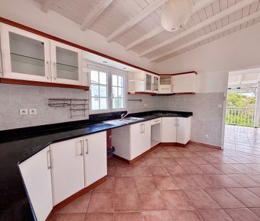 Location Maison 5 pièces 110m² LE GOSIER 97190 - Photo 2
