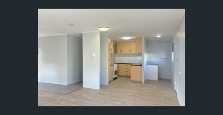 Large 4 Brm Unit - Fully Air Conditioned - Photo 3