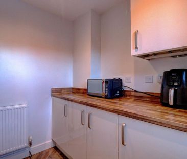 4 bedroom detached house to rent - Photo 2