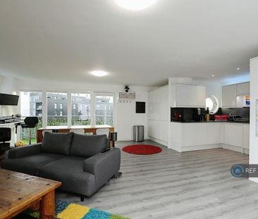 3 bedroom flat to rent - Photo 5