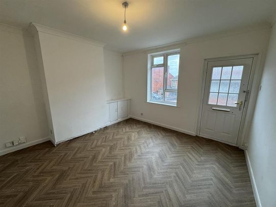 2 bedroom end of terrace house to rent - Photo 1