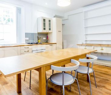 Bright and Stylish One-Bedroom Period Flat to Rent on Mornington Te... - Photo 6