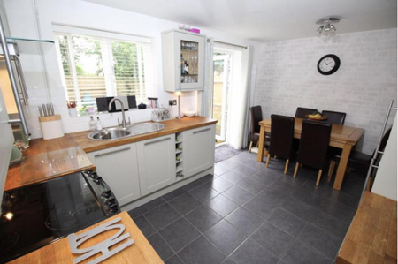 3 bedroom semi-detached house to rent - Photo 4